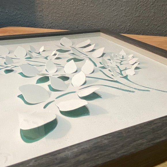 Paper Leaf Portrait Frame Decor 14 x14 - Picture 4 of 8